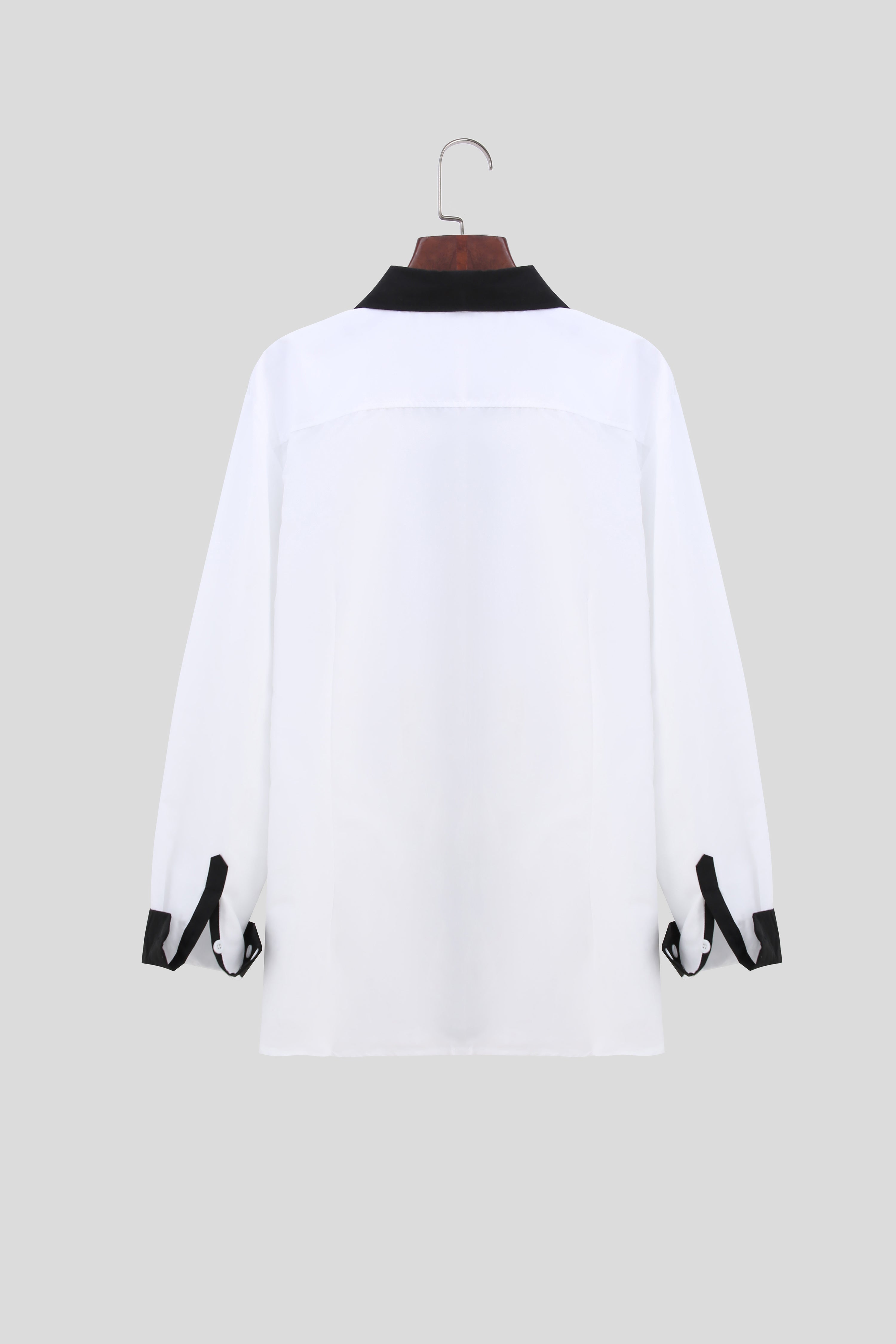 A Handsome Business And Fashionable Long-sleeved Shirt With Contrasting Colors For A Teenage Man